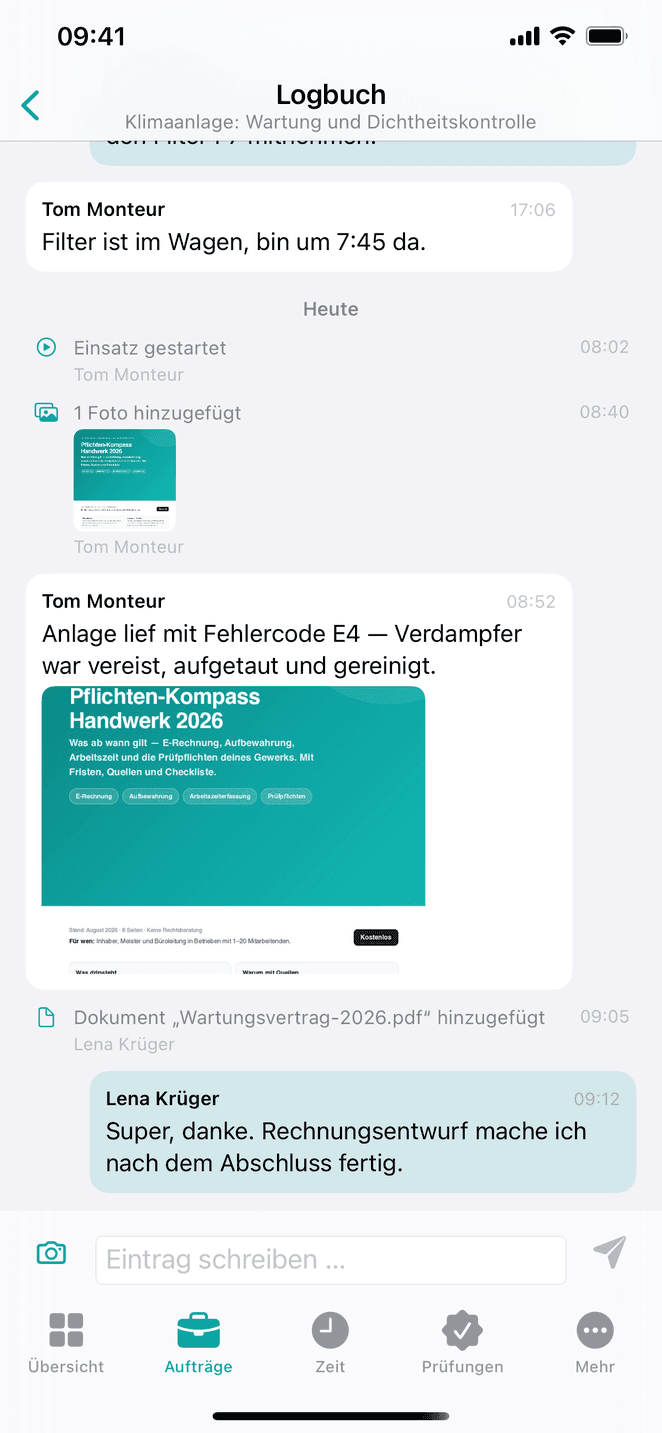 Zunftheld-App auf dem iPhone: Logbuch je Auftrag mit Nachrichten zwischen Büro und Techniker, einem Foto und den Ereignissen Einsatz gestartet, Foto und Dokument hinzugefügt.